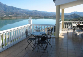 Iris stunning views heated pool